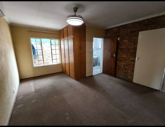 3 BEDROOM TOWNHOUSE FOR SALE IN SAFARI GARDENS